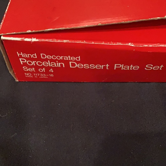 MACY’S HAND DECORATED PORCELAIN DESSERT PLATE SET 4 - Picture 7 of 8